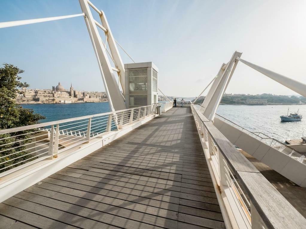 Gorgeous Apartment With Terrace In Fort Cambridge, Pool Sliema Eksteriør billede