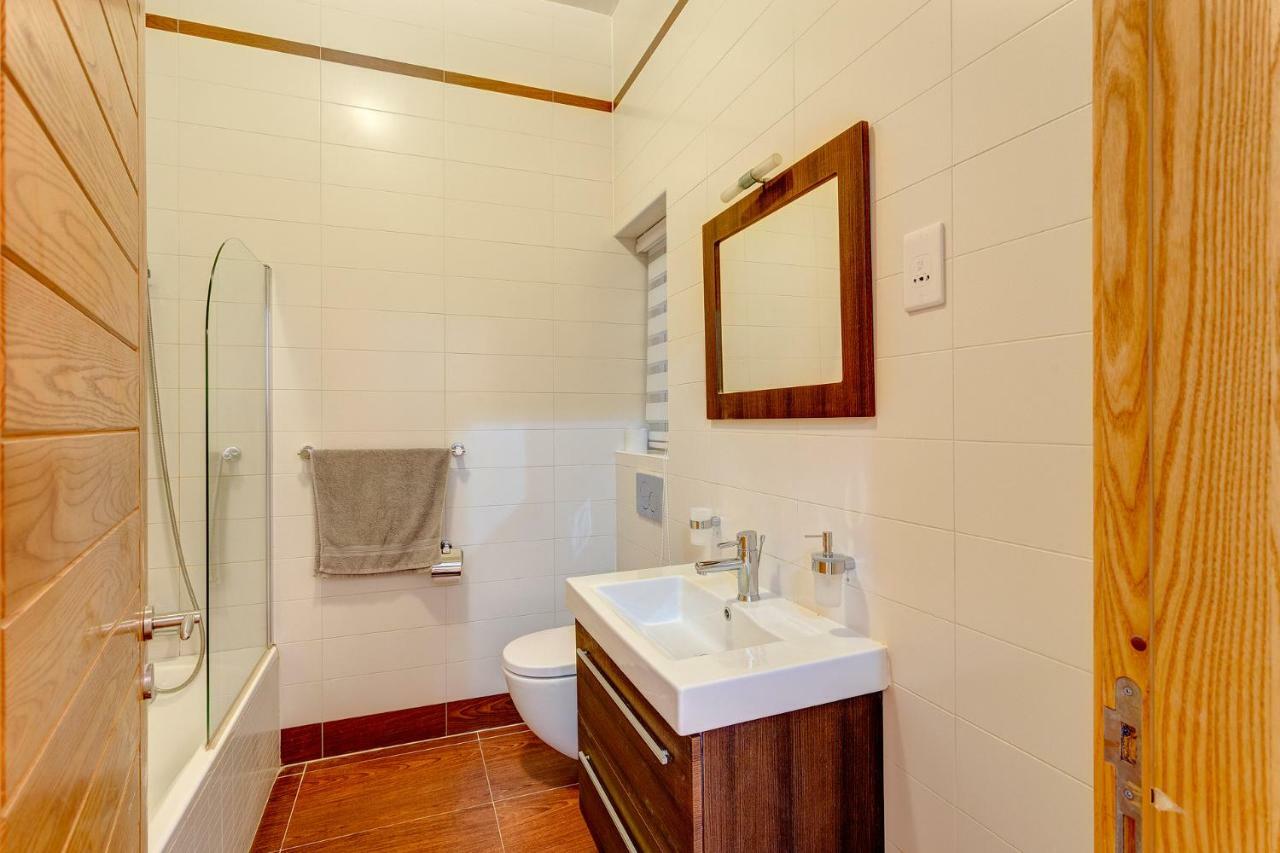Gorgeous Apartment With Terrace In Fort Cambridge, Pool Sliema Eksteriør billede